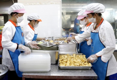 Phu Tho: Ensuring food safety in business cafeterias enhance meal quality