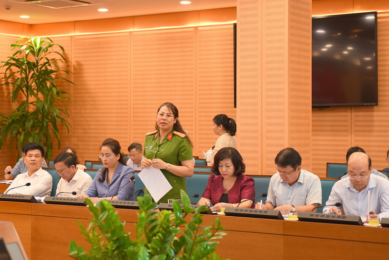 Đại diện Công an TP Hà Nội phát biểu tham luận tại Hội nghị