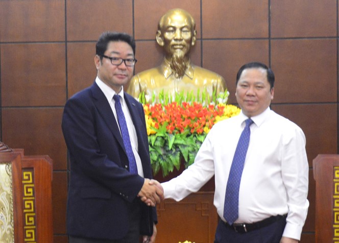 Bí thư Tỉnh ủy Hòa Bình Nguyễn Phi Long tiếp và làm việc với lãnh đạo Tập đoàn Meiko Nhật Bản.