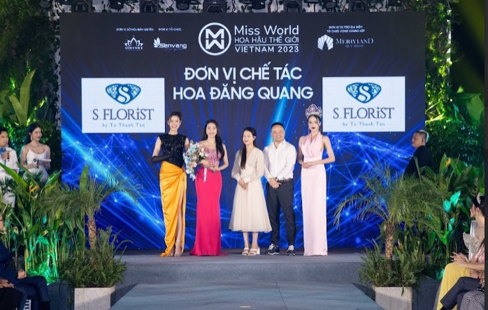 Sflorist chính là đơn vị chế tác Hoa đăng quang tại Miss World Vietnam 2023