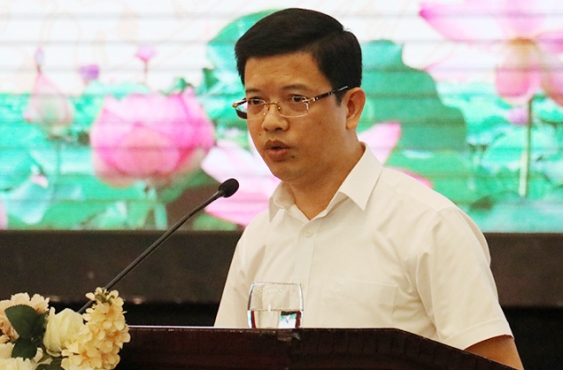 Ông Nguyễn Văn Trường - Phó Giám đốc Sở Kế hoạch và Đầu tư Nghệ An thông tin về tình hình kinh tế - xã hội, quốc phòng - an ninh của tỉnh 6 tháng đầu năm 2023 tại buổi họp báo