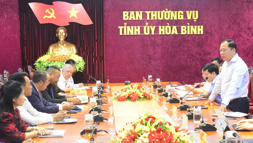 Bí thư Tỉnh ủy Hòa Bình Nguyễn Phi Long phát biểu tại buổi làm việc.