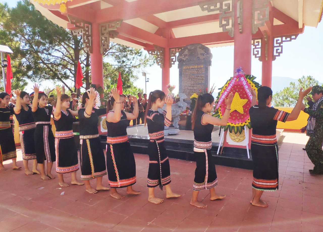 Currently, Sa Thay district focuses on developing eco-tourism in Chu Mom Ray National Park associated with eco-tourism - community - history – spirituality…