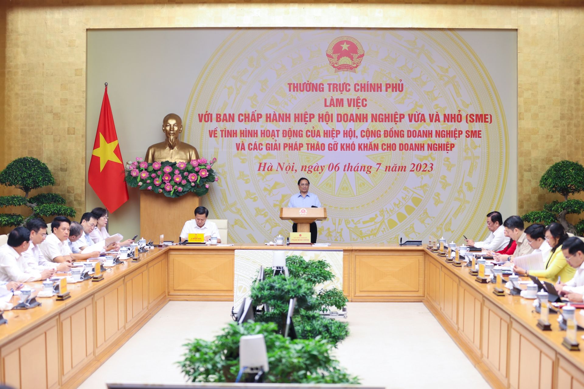 Thủ tướng Phạm Minh Chính chủ trì cuộc làm việc của Thường trực Chính phủ với Ban Chấp hành Hiệp hội VINASME Việt Nam.