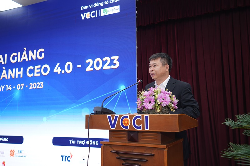 Ông Trần Ngọc Liêm, Giám đốc VCCI-HCM phát biểu khai giảng