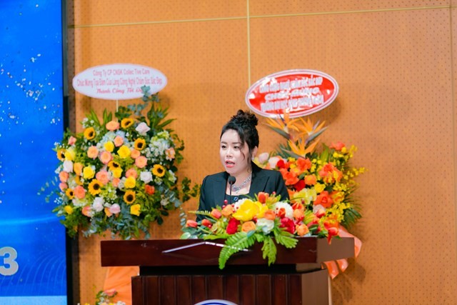 Bà Nguyễn Thị Thu Thảo – Đại diện Làng công nghệ chăm sóc sắc đẹp miền Nam phát biểu khai mạc