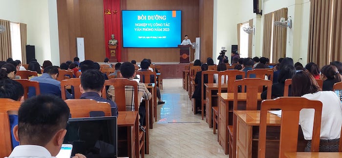 UBND huyện Nghi Lộc phối hợp với Trung tâm Chính trị huyện tổ chức tập huấn bồi dưỡng nghiệp vụ về công tác văn phòng cho công chức chuyên môn cơ sở năm 2023.