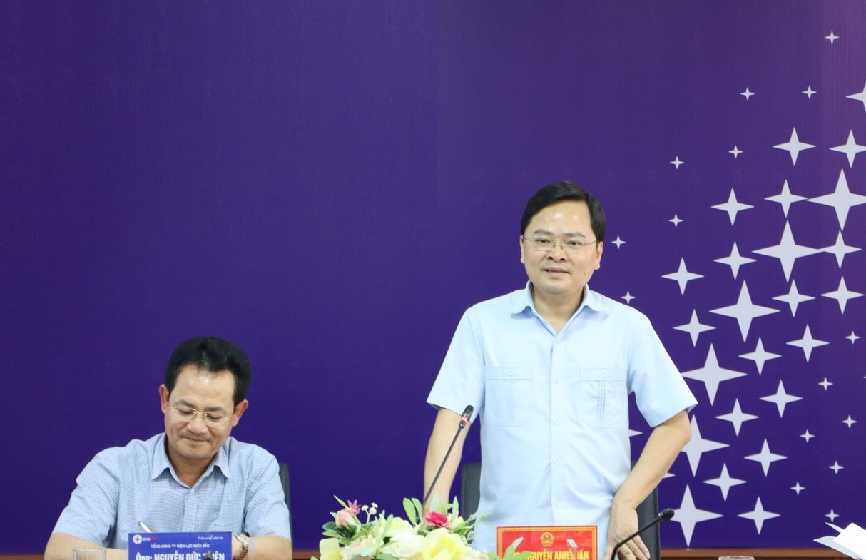 Bí thư Tỉnh ủy Nguyễn Anh Tuấn phát biểu tại hội nghị.