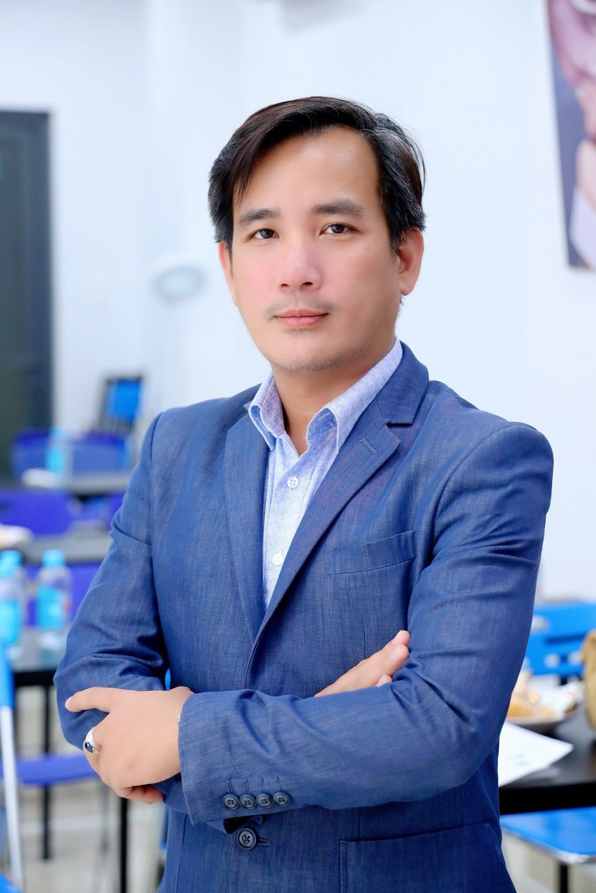 Ông Nguyễn  Hữu Vị- Giám  đốc PKĐK Quốc  tế  Việt  Sing