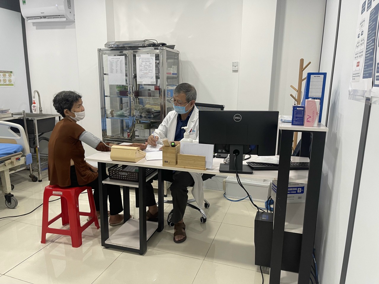 Một số hình ảnh khám  chữa bệnh tại PKĐK Quốc  tế  Việt  Sing