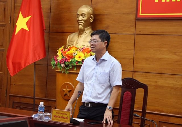 Phó Chủ tịch UBND tỉnh Nguyễn Hồng Hải phát biểu trong buổi họp