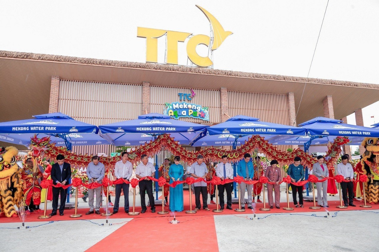 The ribbon-cutting ceremony to open TTC Mekong Aqua Park is located at 547D, Nguyen Dinh Chieu Street, Phu Chien Hamlet, Phu Hung Commune, Ben Tre City.