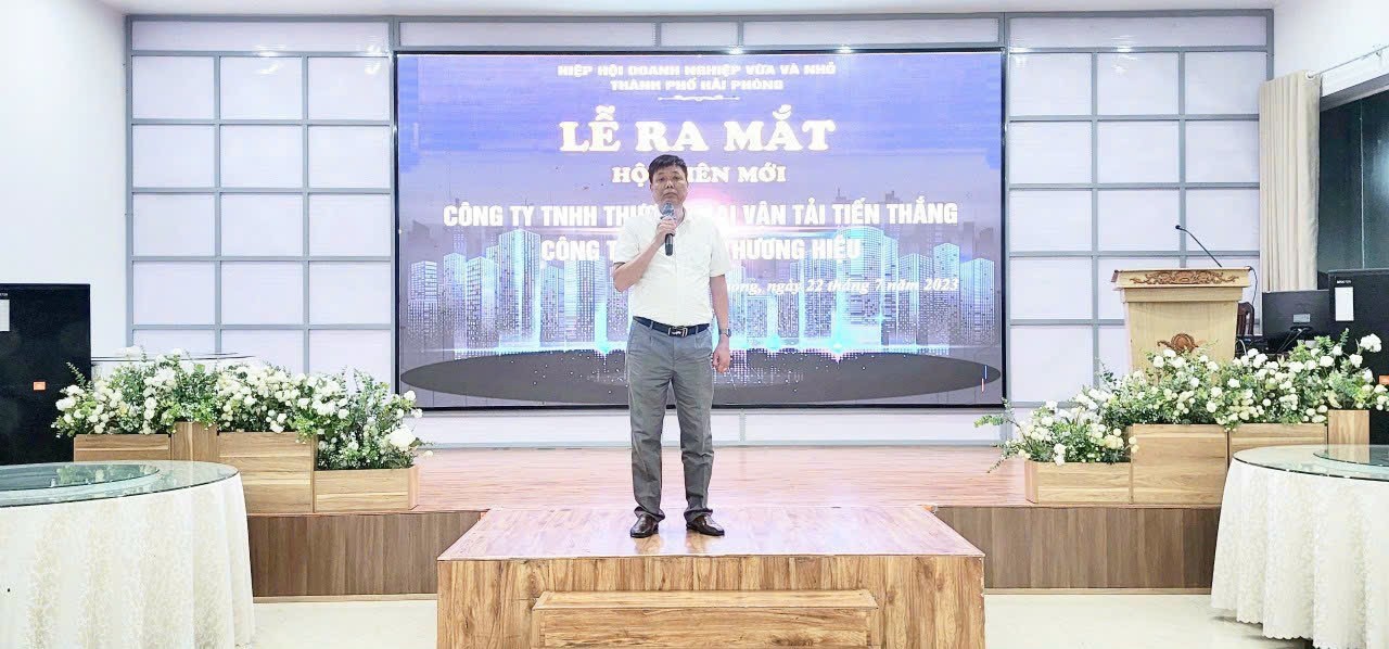 Vice Chairman of Hai Phong SMEs Association - Mr. Nguyen Van Loan spoke at the launching ceremony of 2 new members.