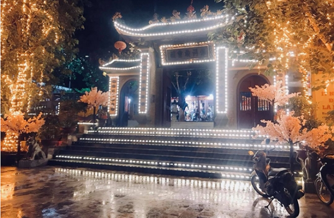 Bao Ha Temple at night.