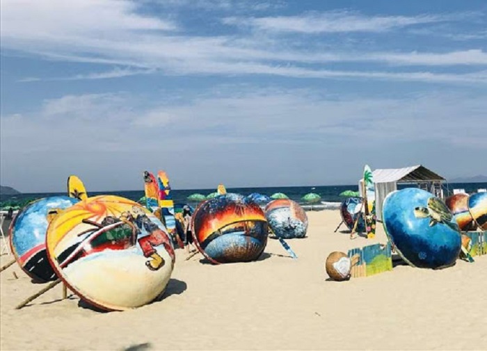 Bãi biển Mỹ Khê hút du khách bằng nhiều hoạt động hấp dẫn