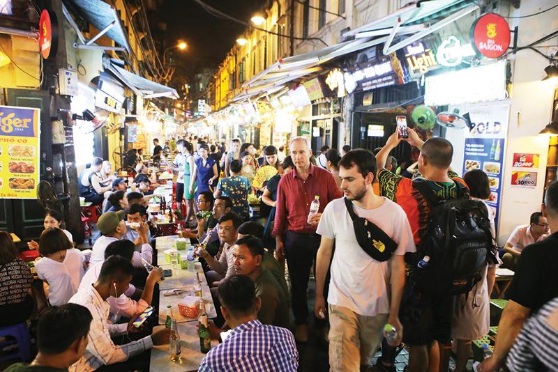 Tiêu dùng ban đêm chiếm 70%, du lịch Việt Nam còn nhiều 
