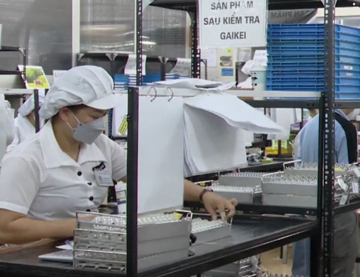Sản xuất thấu kính quang học tại Công Ty TNHH Nghiên Cứu Kỹ Thuật R Việt Nam