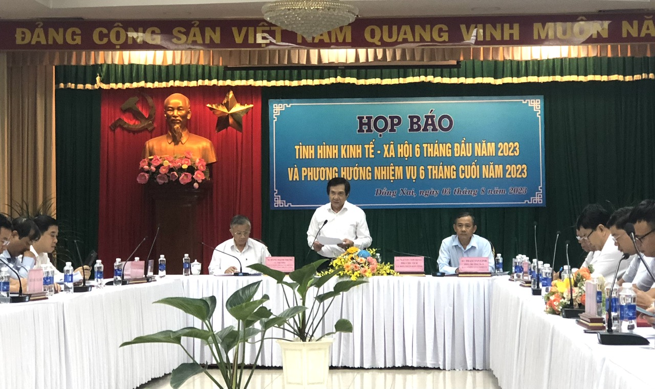 Phó Chủ tịch UBND tỉnh Nguyễn Sơn Hùng phát biểu chỉ đạo tại hội nghị