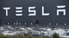 Mỹ điều tra vấn đề an toàn đối với xe điện mới của Tesla