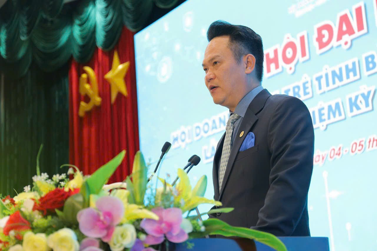Ông Đặng Hồng Anh, Phó Chủ tịch Hội Liên hiệp Thanh niên Việt Nam, Chủ tịch Hội Doanh nhân trẻ Việt Nam phát biểu chỉ đạo tại Đại hội