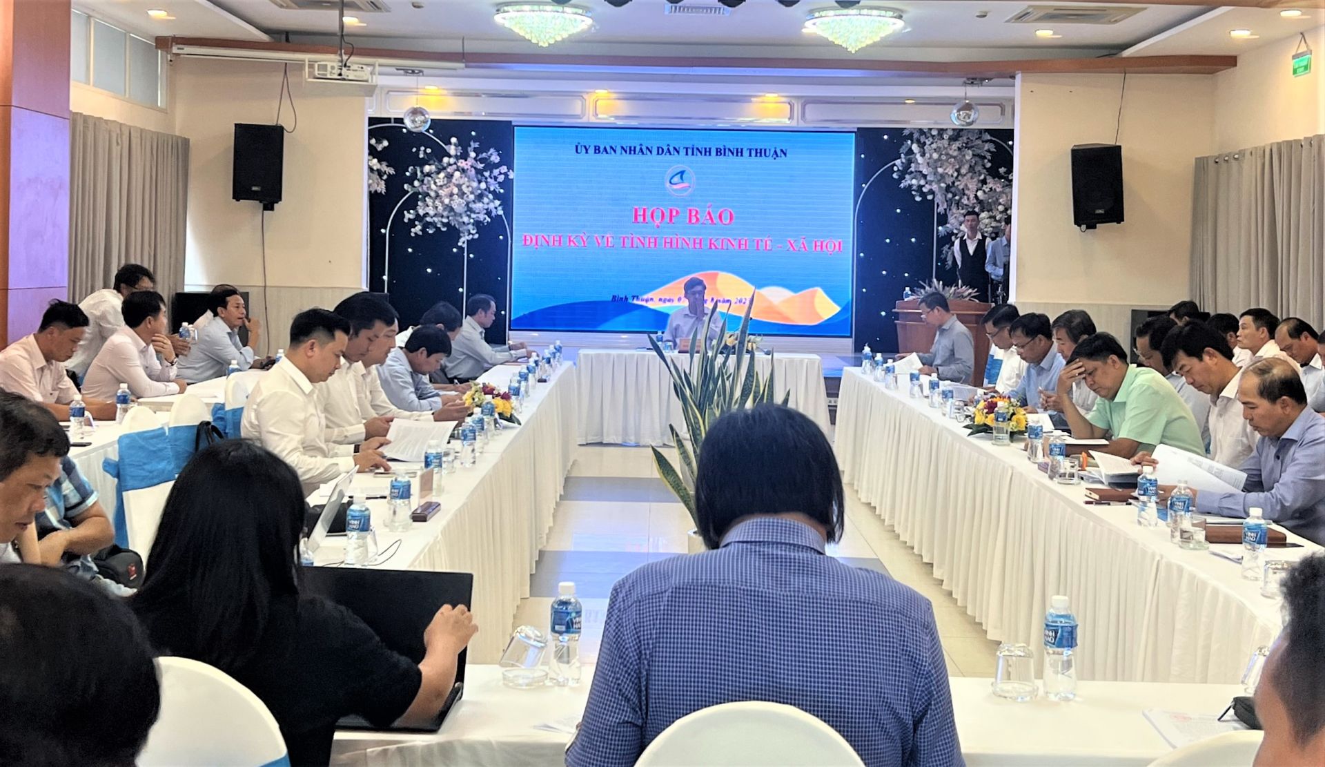 Toàn cảnh buổi Họp báo định kỳ thông tin về tình hình kinh tế - xã hội 6 tháng đầu năm 2023 của tỉnh Bình Thuận