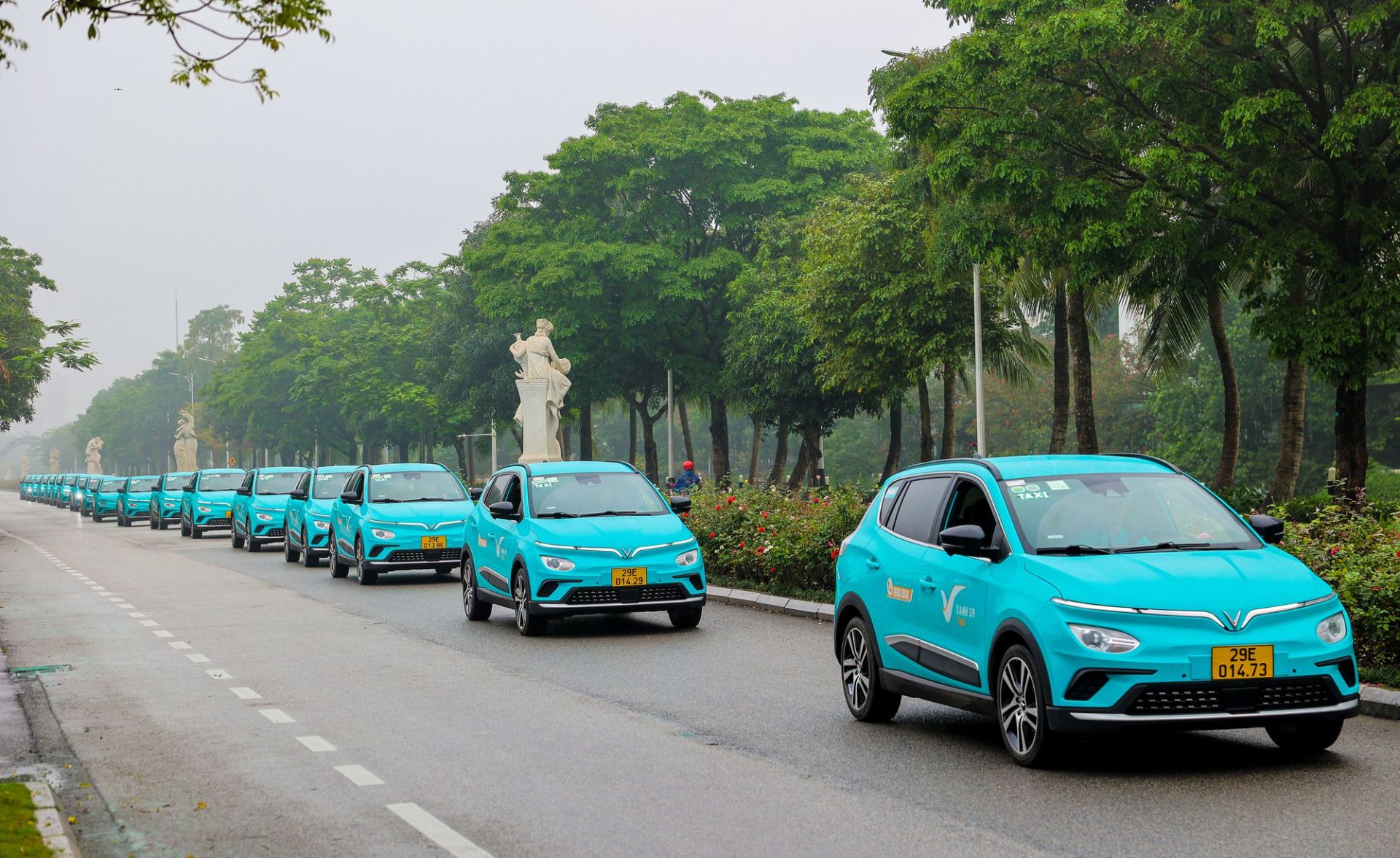 Taxi điện Vinfast chính thức lăn bánh tại Hà Nội