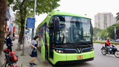 Hà Nội xem xét chuyển đổi sang xe buýt dùng năng lượng xanh