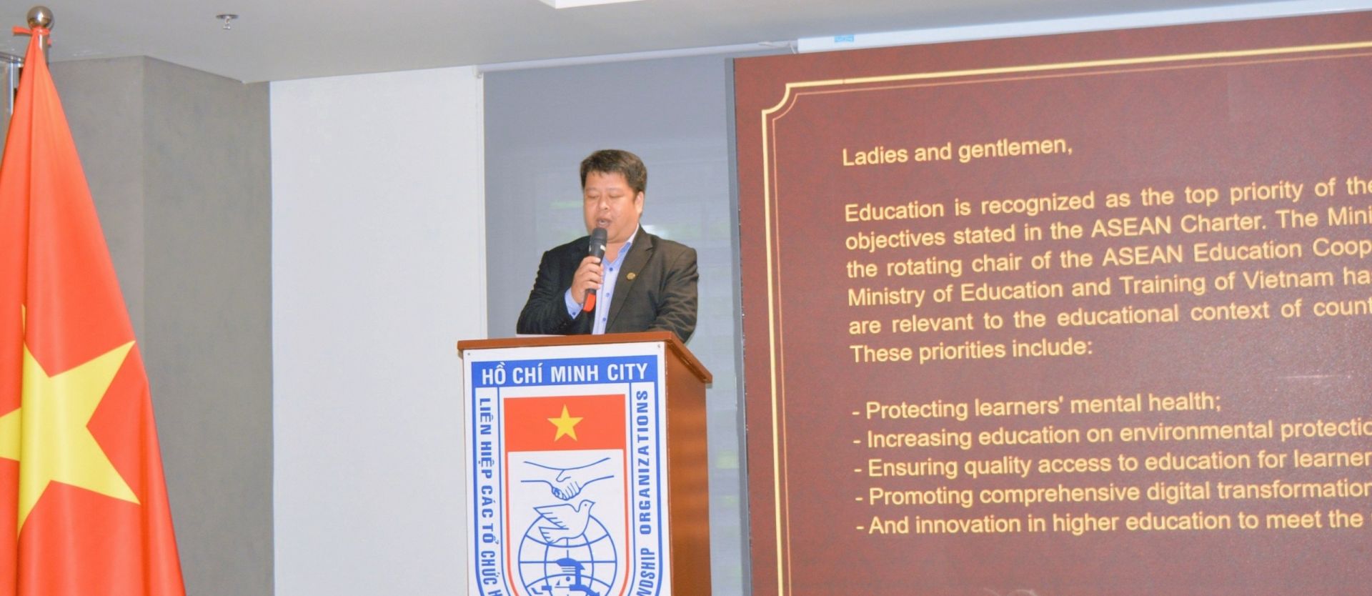 Tiến sĩ Lê Nguyễn Quốc Khang- Phó  Hiệu  trưởng  Trường  ĐH Mở  TPHCM