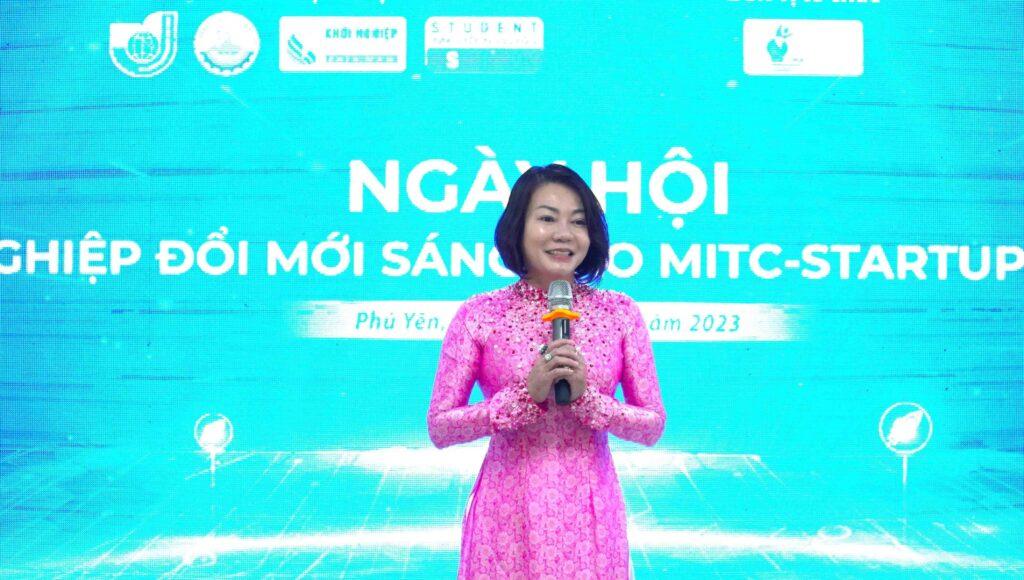 Bà Lê Thị Thanh Tâm – Trưởng làng Học sinh sinh viên sáng tạo Quốc gia – Phát biểu tại Chương trình