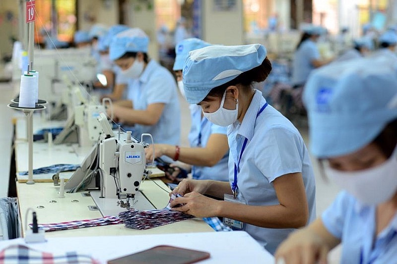 VNDirect issued a positive forecast on the textile and garment industry's prospects at the end of the year.