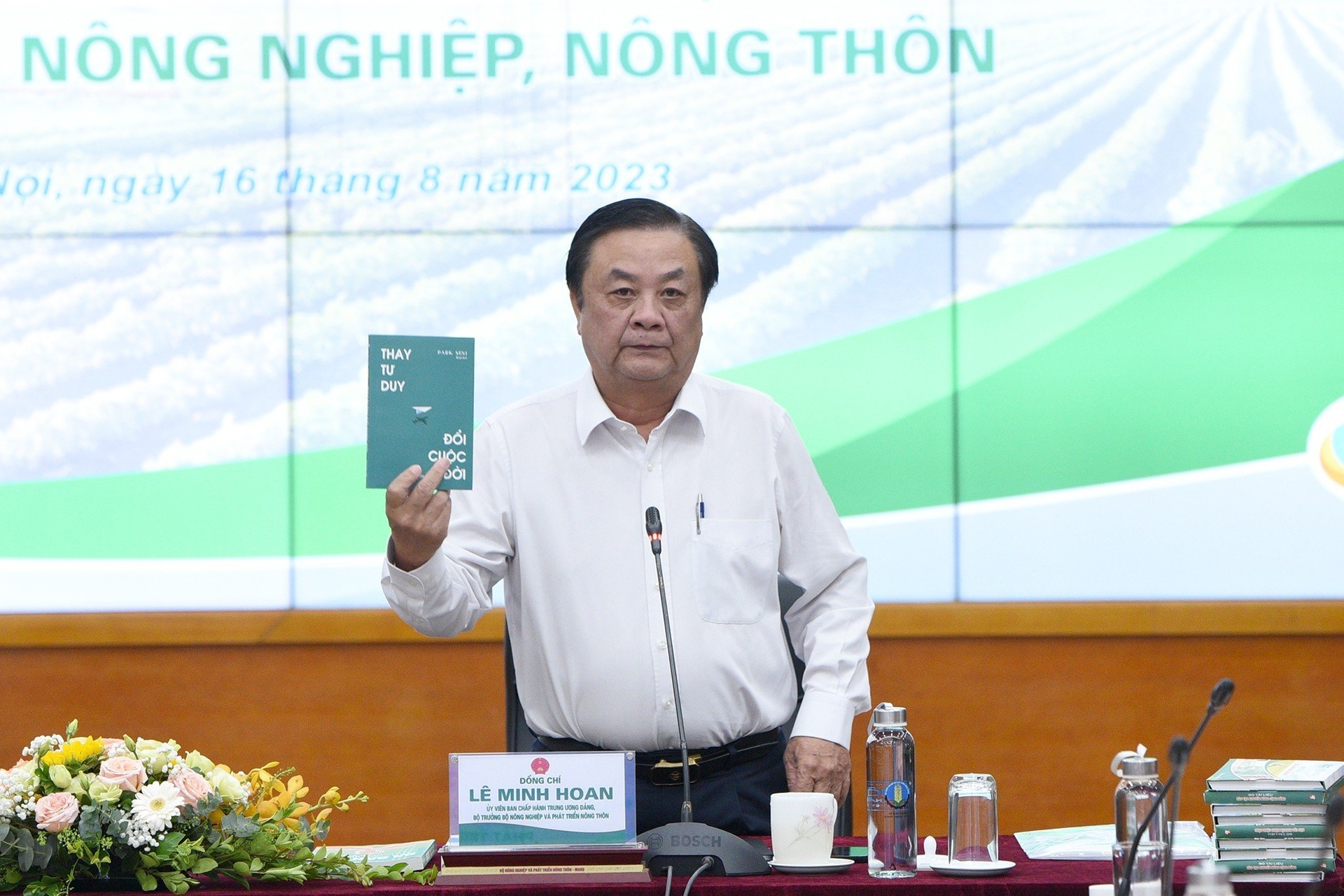 Bộ trưởng Bộ Nông nghiệp và phát triển nông thôn - Lê Minh Hoan