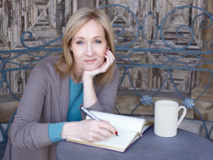 J.K.Rowling: Từ mẹ đơn thân thất nghiệp tới nữ nhà văn sở hữu khối tài sản hàng tỷ USD