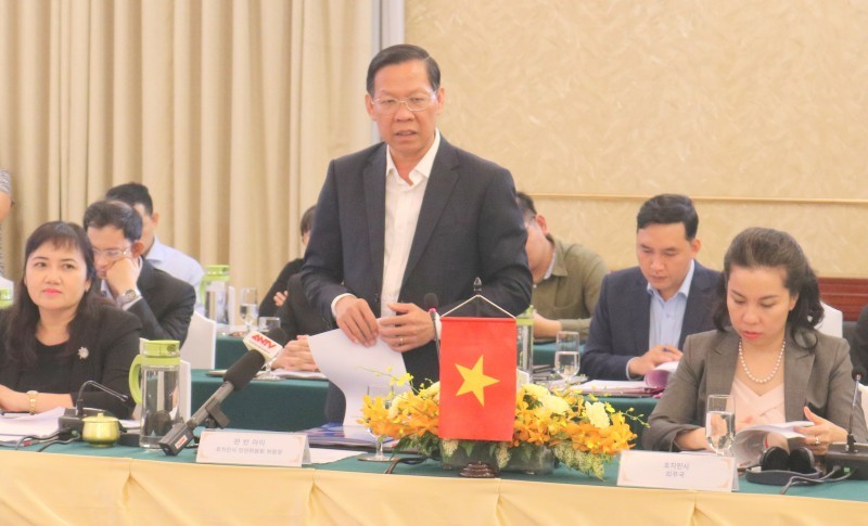 Mr. Phan Van Mai, Chairman of Ho Chi Minh City People's Committee.