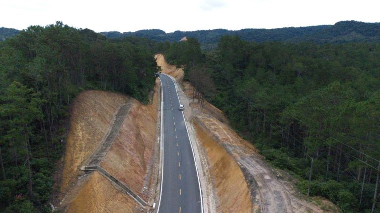 Regarding the proposed expressway, Minister of Transport Nguyen Van Thang agreed with the planning of the airport, the Quang Ngai - Kon Tum expressway, to promote the full potential of tourism advantages in Mang Den are; motivation, a breakthrough for socio-economic development in the Central Highlands in general and Kon Tum in particular...