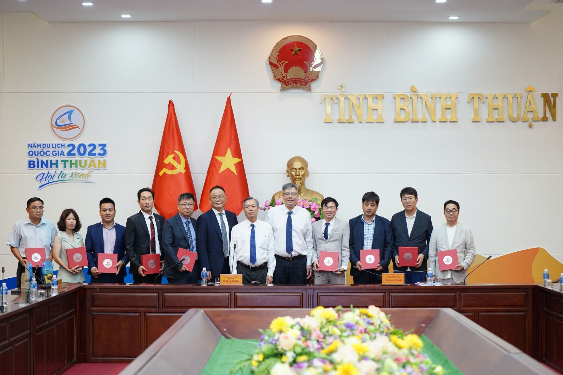 oàn công tác của Hiệp hội Doanh nhân & Đầu tư Việt Nam - Hàn Quốc  đã có buổi gặp gỡ UBND tỉnh Bình Thuận