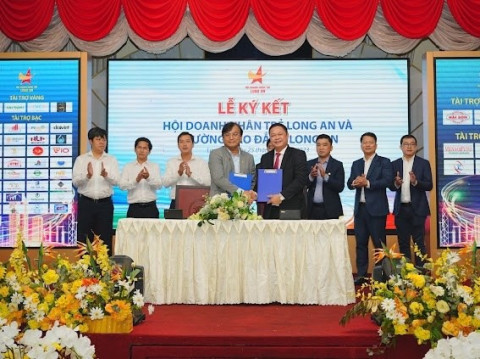 The Young Entrepreneurs Association of Long An Province and Long An College signed a cooperation agreement.