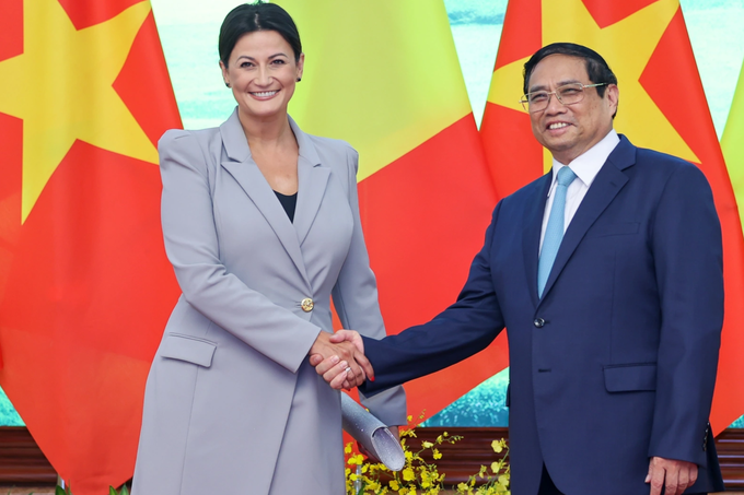Thủ tướng Phạm Minh Chính và Chủ tịch Thượng viện Vương quốc Bỉ Stéphanie D'Hose (Ảnh: VGP/Nhật Bắc).