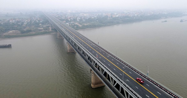 Hà Nội tạm cấm toàn bộ phương tiện lưu thông trên tầng 2 cầu Thăng Long