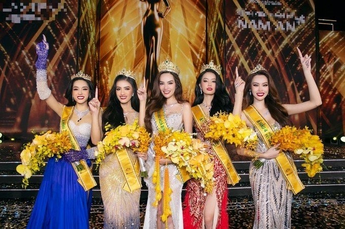 Top 5 of Miss Grand Vietnam include Minh Nhan, Khanh Linh, Tam Nhu, Hoang Phuong and Hong Hanh.