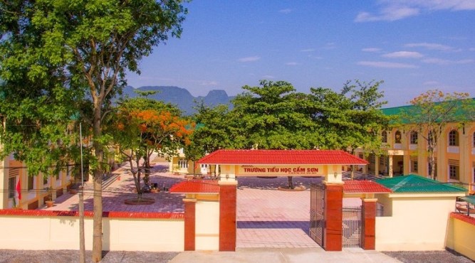 Trường Tiểu học Cẩm Sơn (huyện Anh Sơn) được đầu tư xây dựng khang trang, sạch đẹp