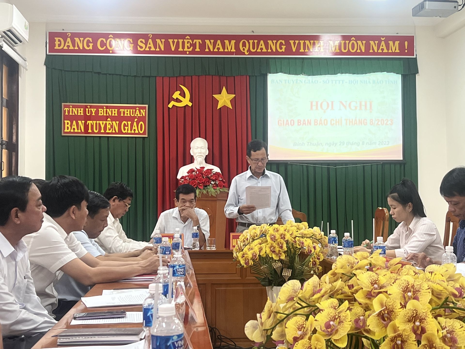 Ông Nguyễn Ngọc Hoà Phó Trưởng Ban Tuyên Giáo Tỉnh phát biểu nhấn mạnh những nội dung cần tập trung trong tháng 9/2023