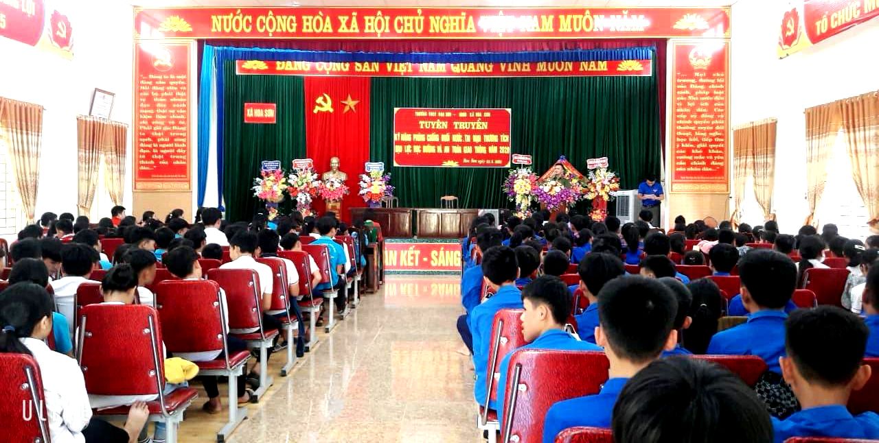 Phòng GD&ĐT huyện Anh Sơn  tổ chức  Chương trình ngoại khóa tuyên truyền, giáo dục kỹ năng cần thiết cho học sinh tại Trường THCS Hoa Sơn