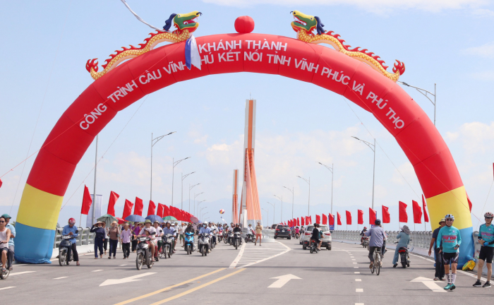 Cầu Vĩnh Phú chính thức đi vào hoạt động