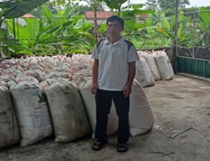 Điểm thu mua nhựa thông của hộ gia đình anh Nguyễn Đình Vũ, trú tại thôn 11, xã Quỳnh Tân.
