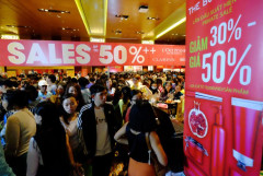 Khuyến mại hàng hiệu giúp kích cầu tiêu dùng tại TP Hồ Chí Minh
