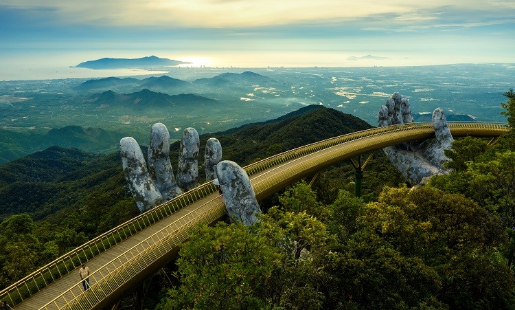 Perhaps it is rare for a tourist project to have a lasting, lasting and intense attraction to tourists like the Golden Bridge.