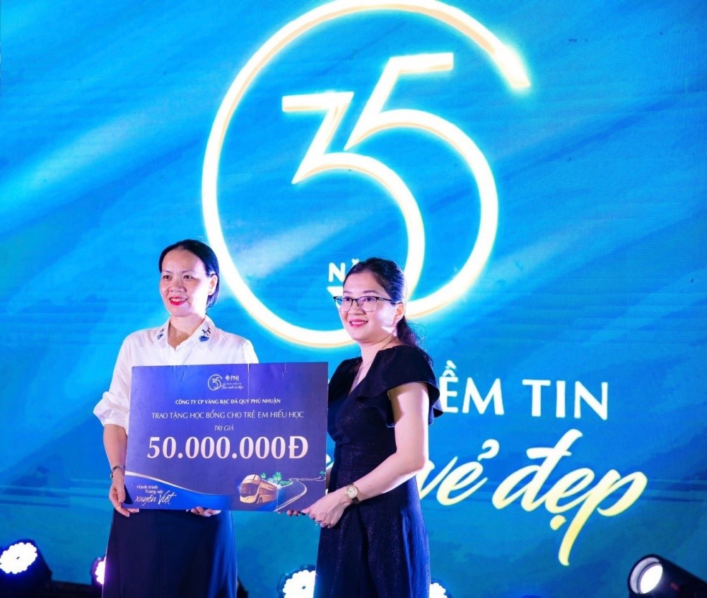 "Jewelry journey across Vietnam", by Phu Nhuan Jewelry Joint Stock Company (PNJ) has officially departed in many localities across the country. (Photo: internet)