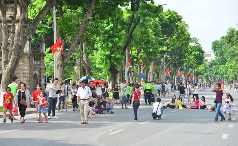 Decided to open Hoan Kiem Lake walking street for 4 days on 2/9 holiday.