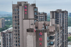 Nhà sáng lập của Evergrande đang bị cảnh sát kiểm soát khi cuộc đàn áp của Bắc Kinh đối với gã khổng lồ bất động sản ngày càng cứng rắn hơn