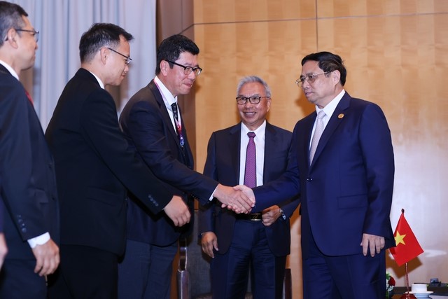 Prime Minister Pham Minh Chinh receives leaders of large Indonesian corporations - Photo: VGP